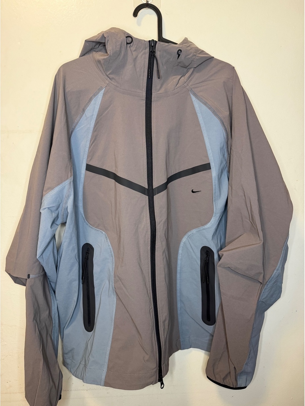 Nike Men's Tech Dri-FIT Cave Stone Grey Windrunner Jacket Size M